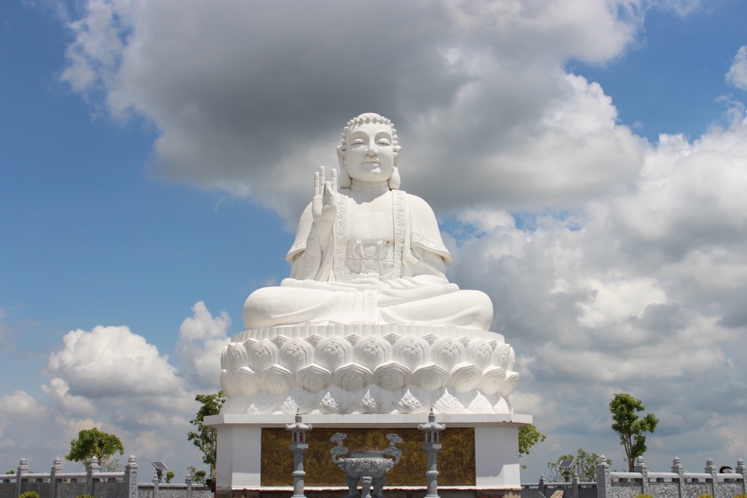 Tượng phật hoa viên bình an